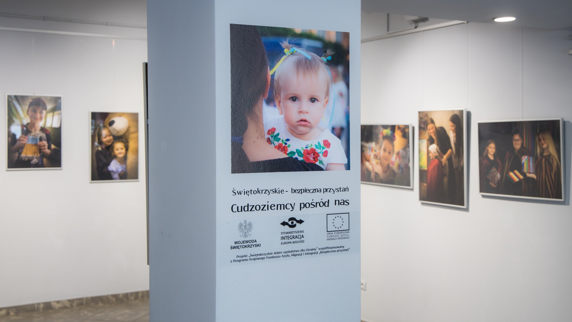 Opening of the photographic exhibition "Świętokrzyskie - a safe hurbor. Foreigners among us"